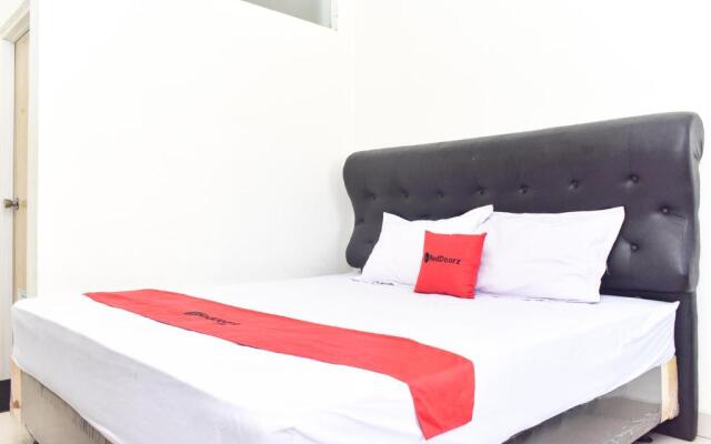 RedDoorz near Alun Alun Wonosobo