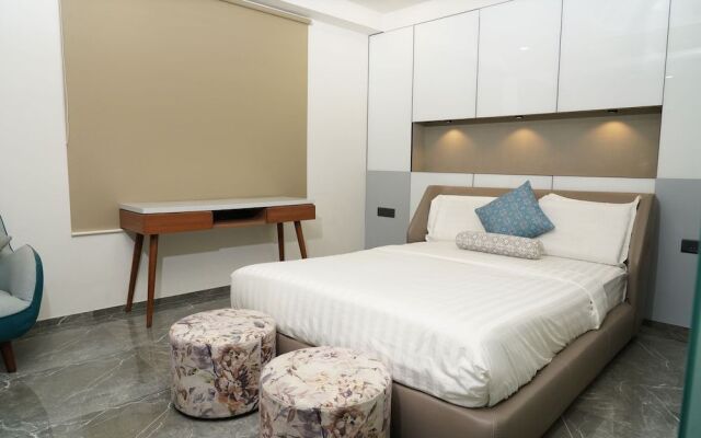 Ebony Residency