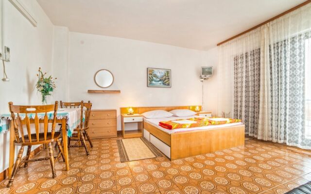 Apartments Lukin / Studio 4/2