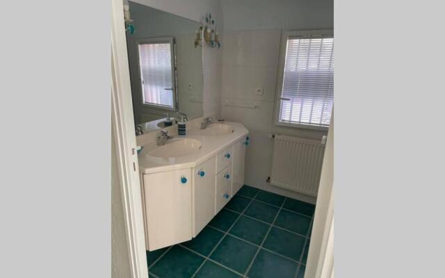 L'olivier du Cabellou, a 900 M Des Plages