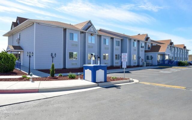 Rodeway Inn & Suites