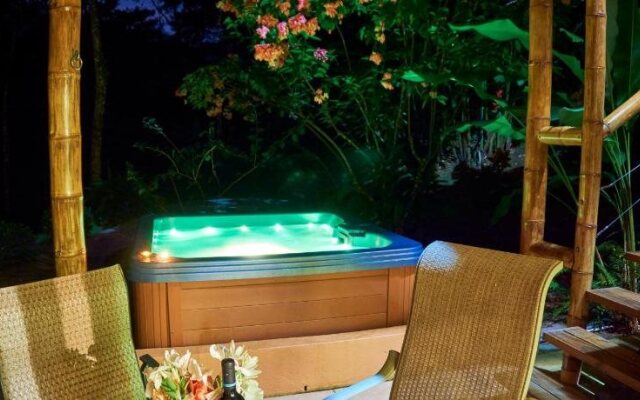 Manoas Luxury Camping and Villa Rentals