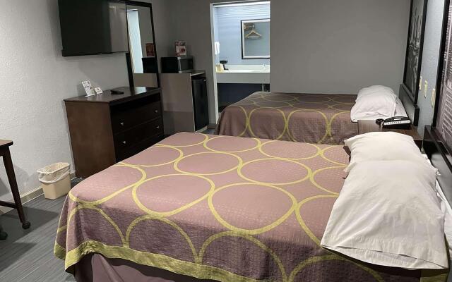 Super 8 By Wyndham Houston/Dtwn/I-610