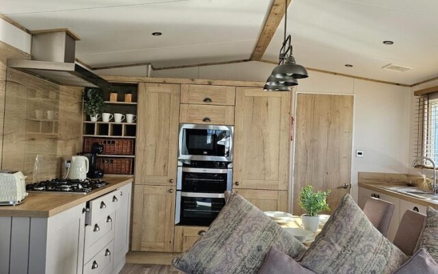Premium 2 Bedroom Caravan With Free Wifi