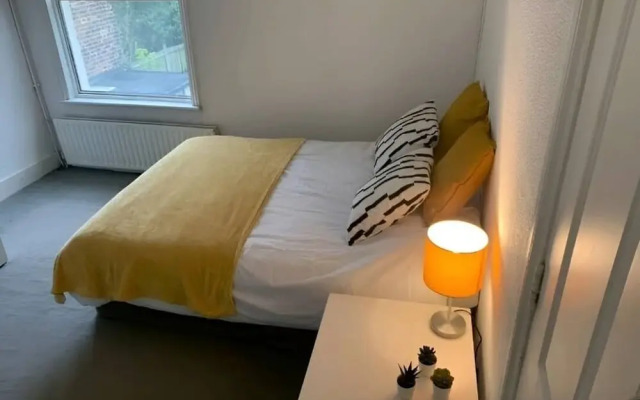 City Centre Duplex Sleeps 4 H1