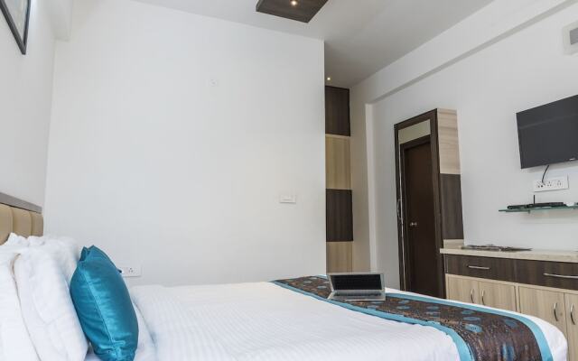 OYO 4428 Central Platinum Suites