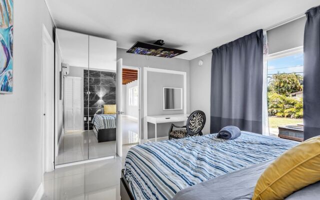 Hollywood Hills 3BD Home