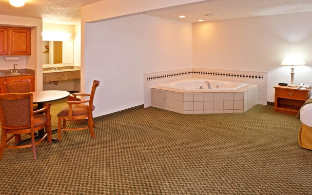 Holiday Inn Express & Suites Logan By IHG