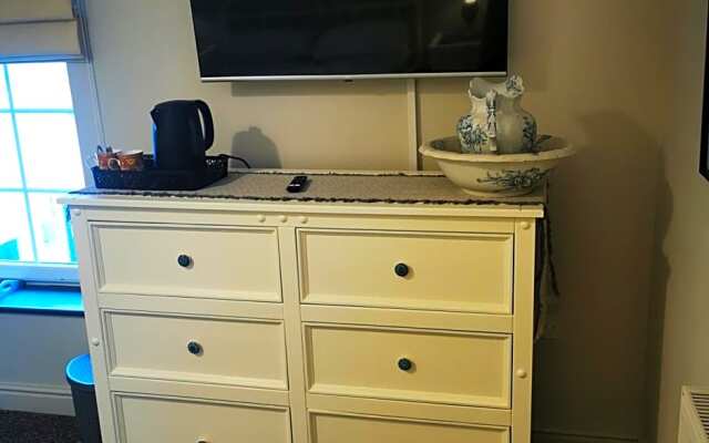 Rooms by the River at Glan Aber