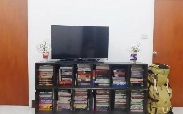 Mj House Stay with guest and host