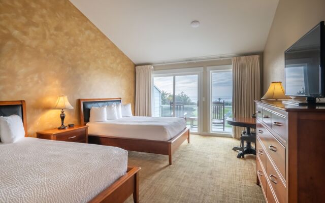 Pacific Reef Hotel & Light Show