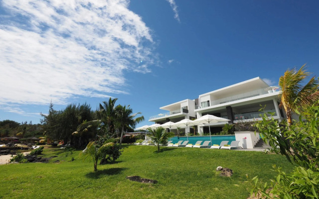 Myra Seafront Suites with Lov