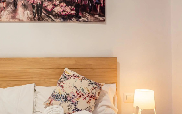 FAMILY FLAT CLOSE to the CENTER