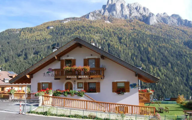 Pretty Apartment With Balcony, Garden, Garden Furniture