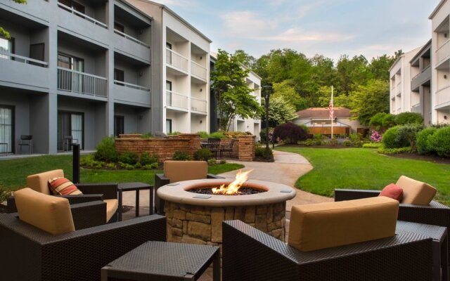 Courtyard Lincroft Red Bank