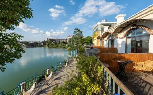 Yuehu View Smart Homestay (Jianshui Ancient City Branch)