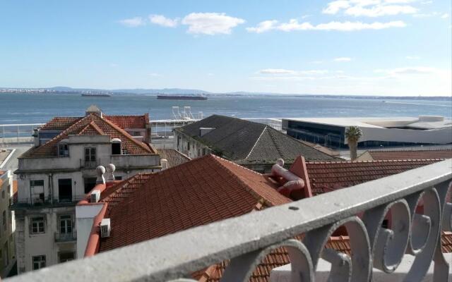 Little River View Triplex in Alfama