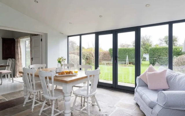 Victorian House Sleeps 14 Pool and Gardens