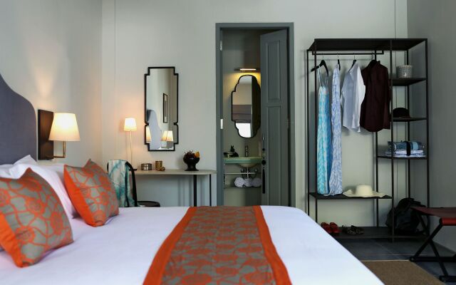 Lovinalife Room & Cafe