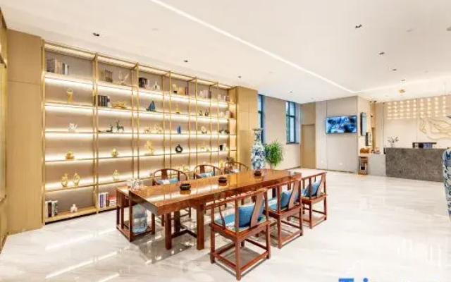 Run Hotel (Yancheng Baolong Square Luming Road)