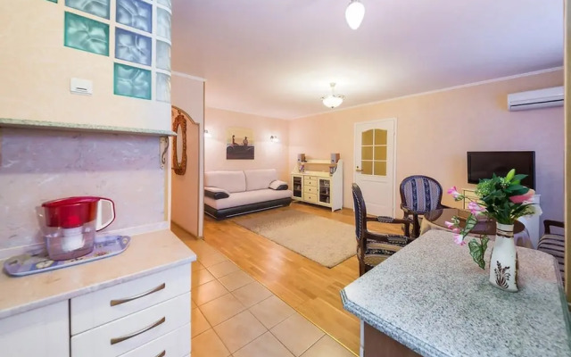 Day&Night Apartments - Oktyabrskaya