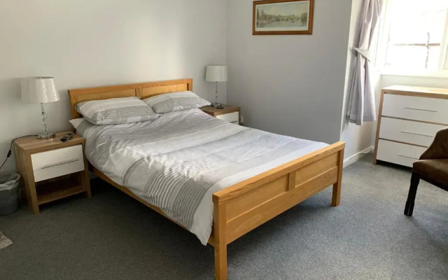The Red Lion at Longwick Hotel Princes Risborough
