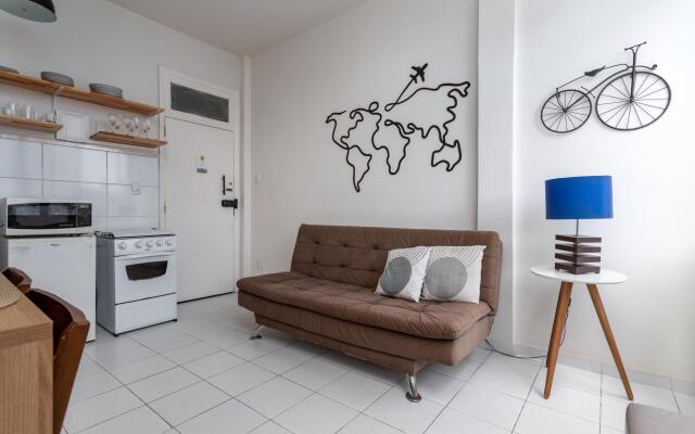 2 pax two blocks from the beach | VP604 Z1