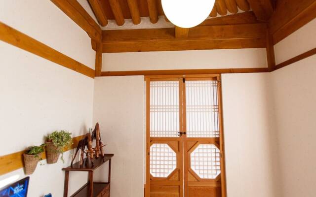 Jeonju Hanok Village Kkotmureut