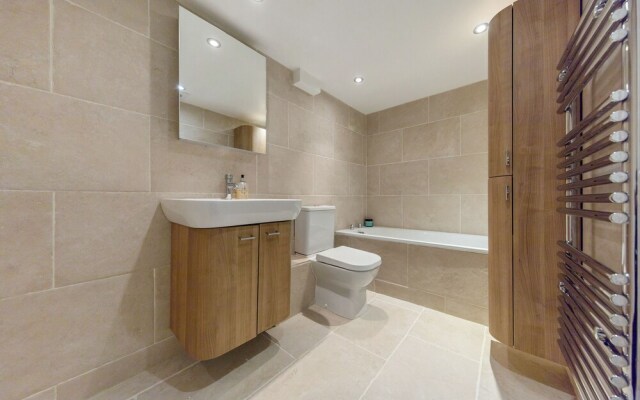 The Spacious Putney Duplex - SCF