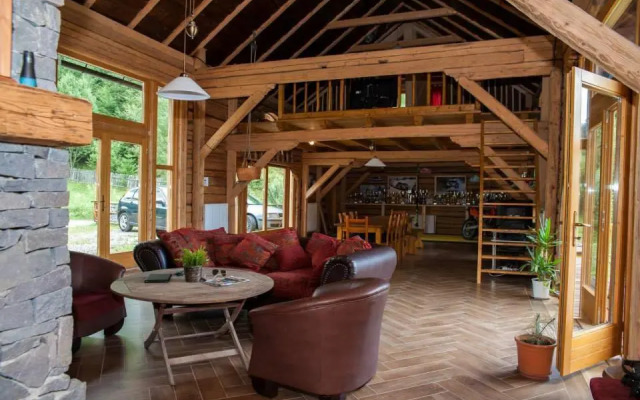 Crossline Lodge