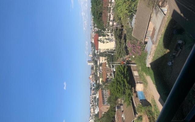 Peaceful and Lovely 1 bedroom with a city view.