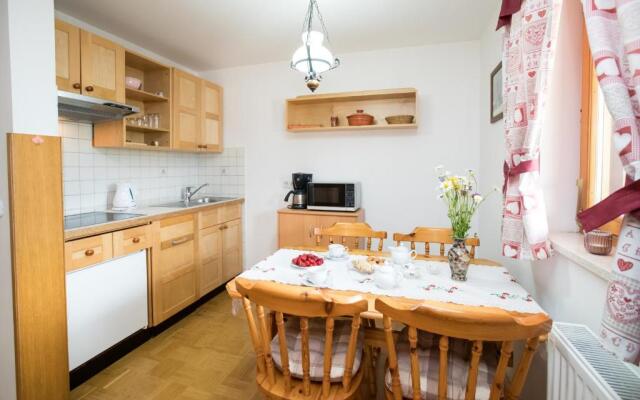 Domačija & Apartmaji Katrnjek