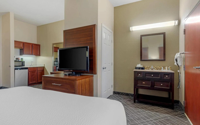 Comfort Suites Waco North - Near University Area