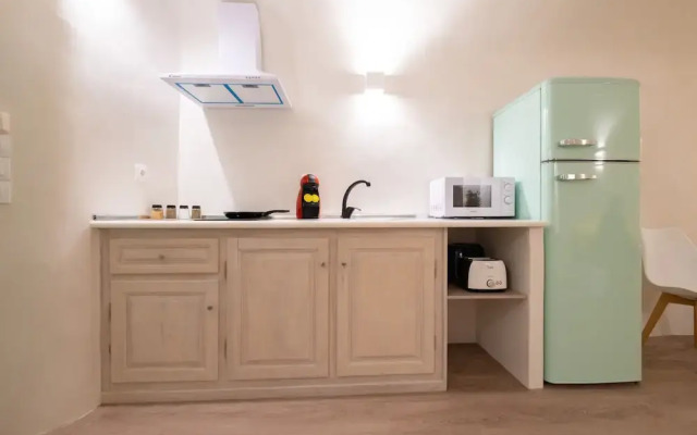 White Orchid Cave House & Studio