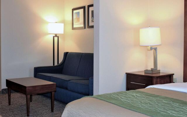 Comfort Inn & Suites St. Louis - Chesterfield