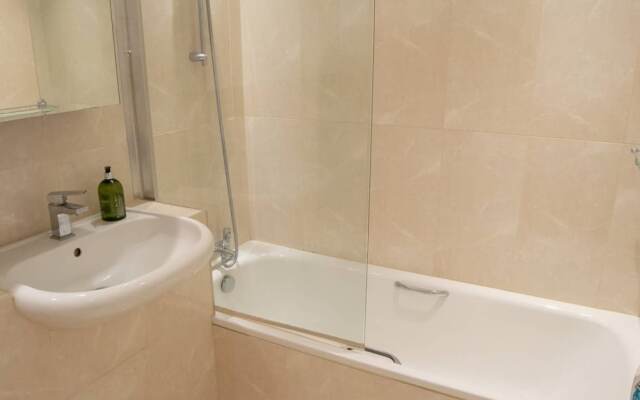 Spacious Holborn Apartment Close to Tube