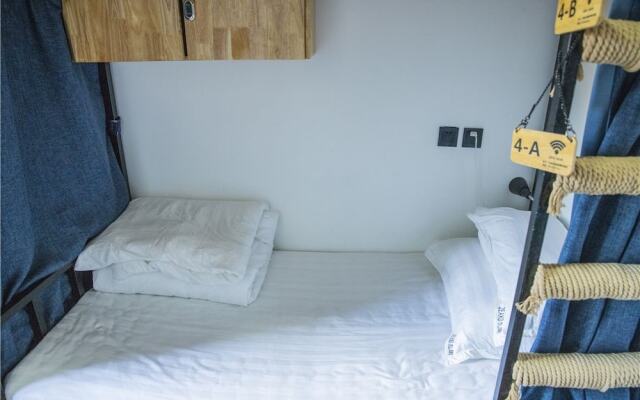 Zeako Youth Hostel