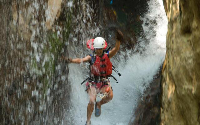Hotel Hacienda Guachipelin