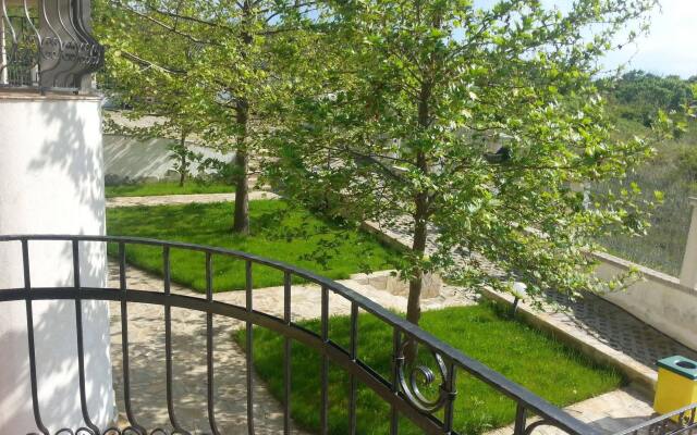 Menada Green Hills Apartments