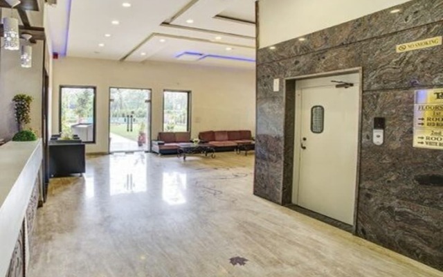 FabHotel Bee Town A.B Road