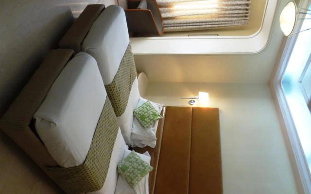 Regent Hotel – Guest Rooms – Mumbai