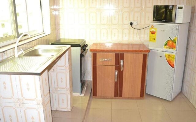 Biney's Apartment Hotel