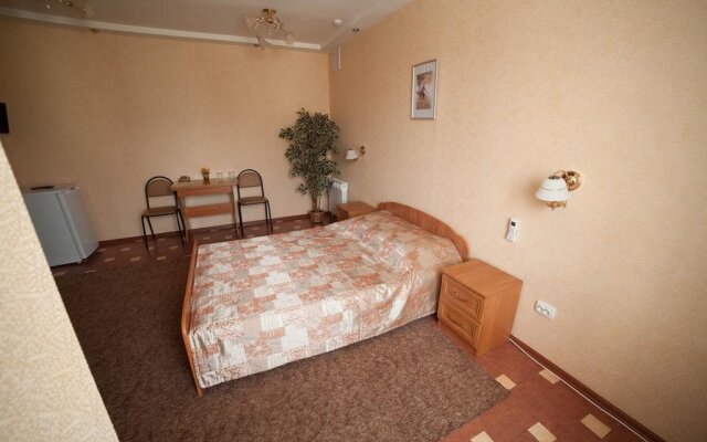 Oazis, Otel'