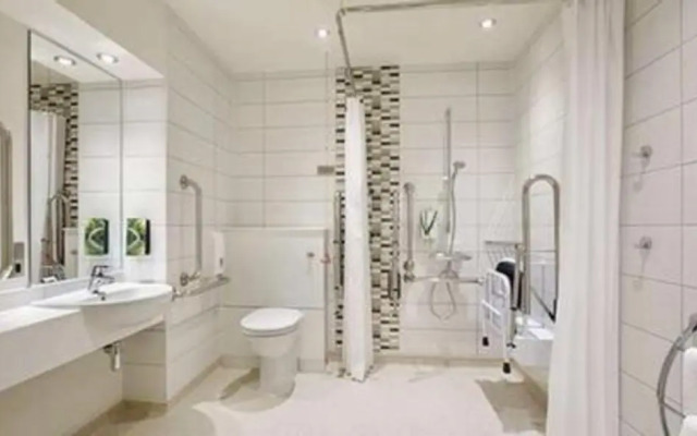 Premier Inn Gloucester (Longford)