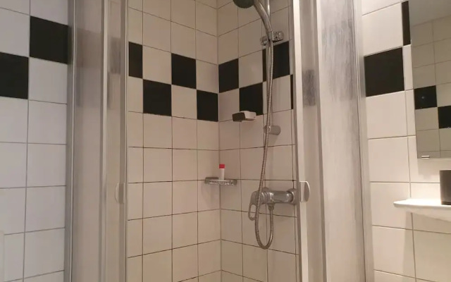 Affordable Central Rooms Near U3