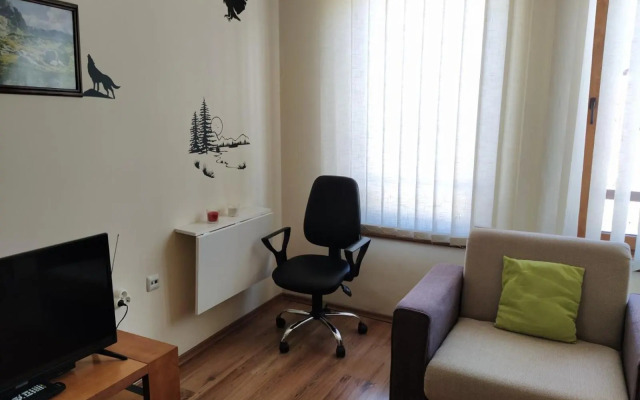 Pine Tree Apartment D34