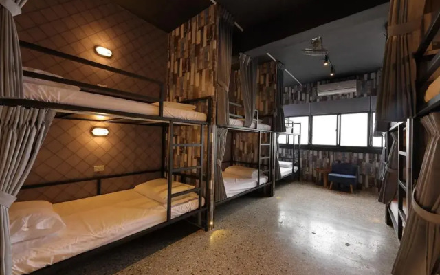 Topbunk Hostel