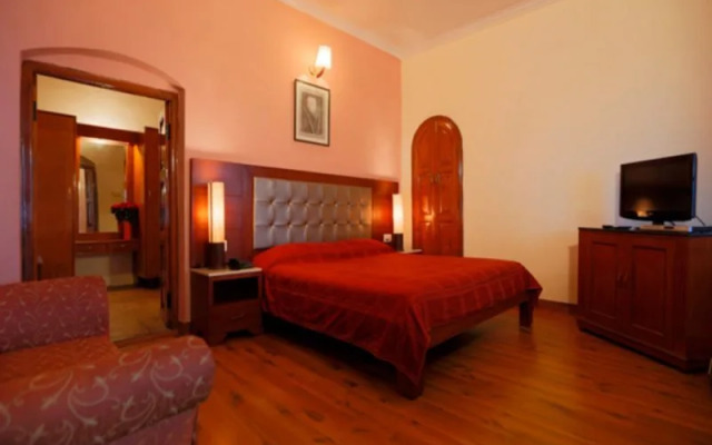 Grand View Hotel Near Bus Stand