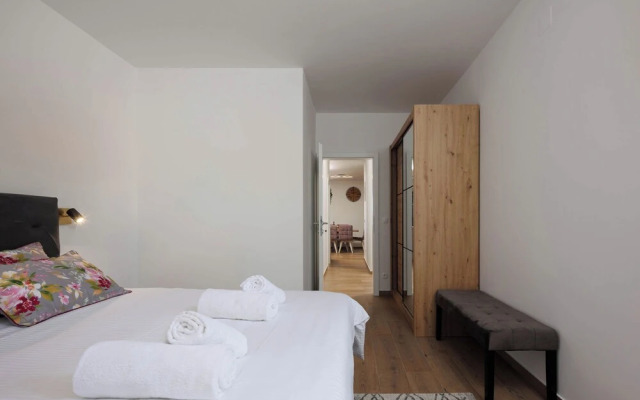 Seafront Apartment Nana 2