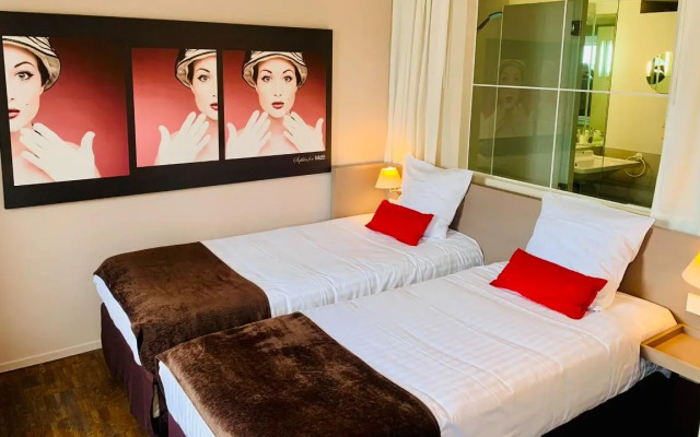 Standing Hotel Suites